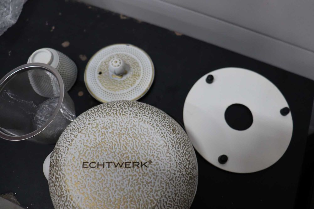 Комплект за чай Echtwerk от чугун, чайник 0.8л подвижна цедка, 1 ЧАША!