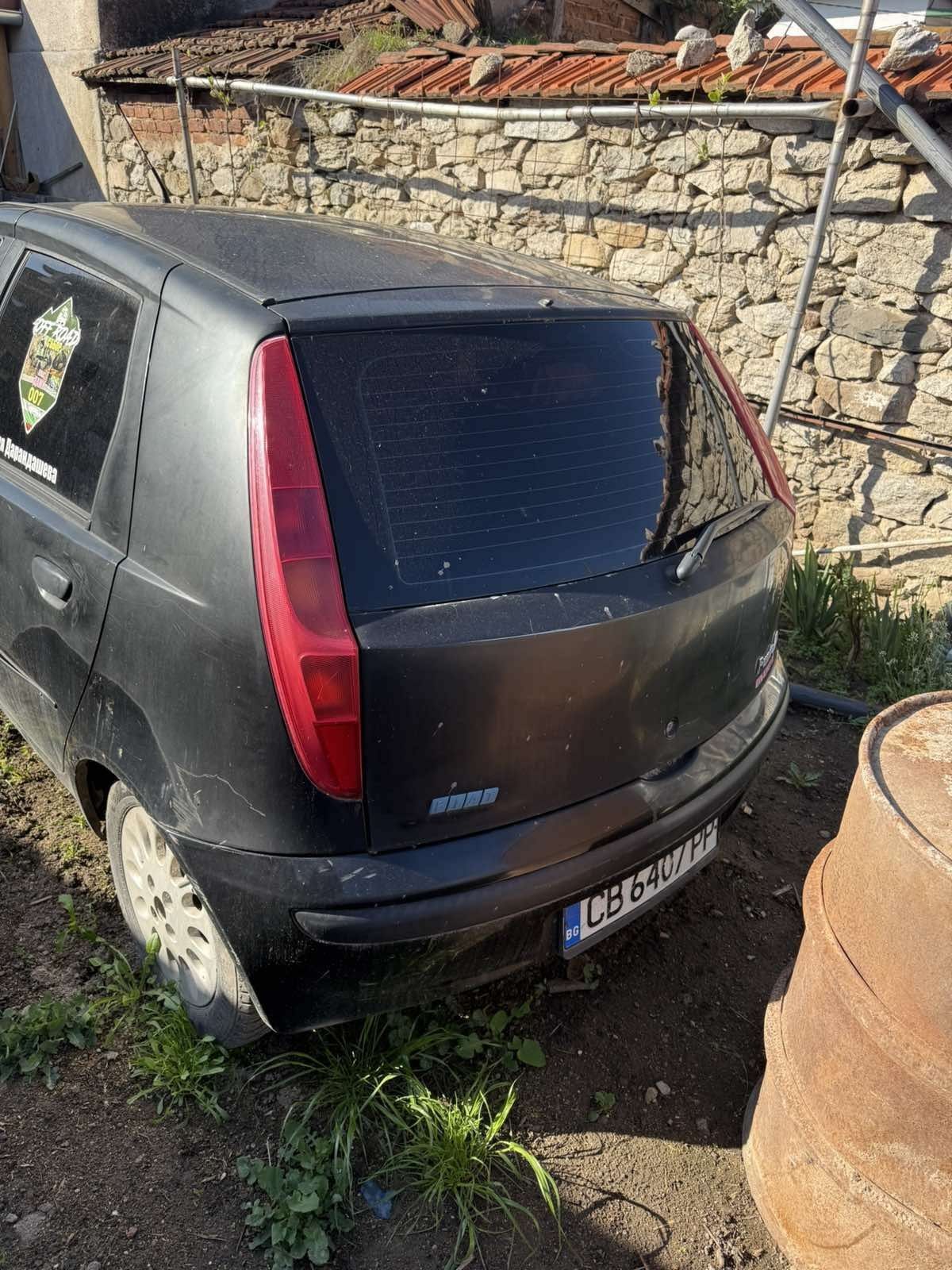 Продавам Fiat Punto 1.2 безнин на части.Всичко по колата е налично