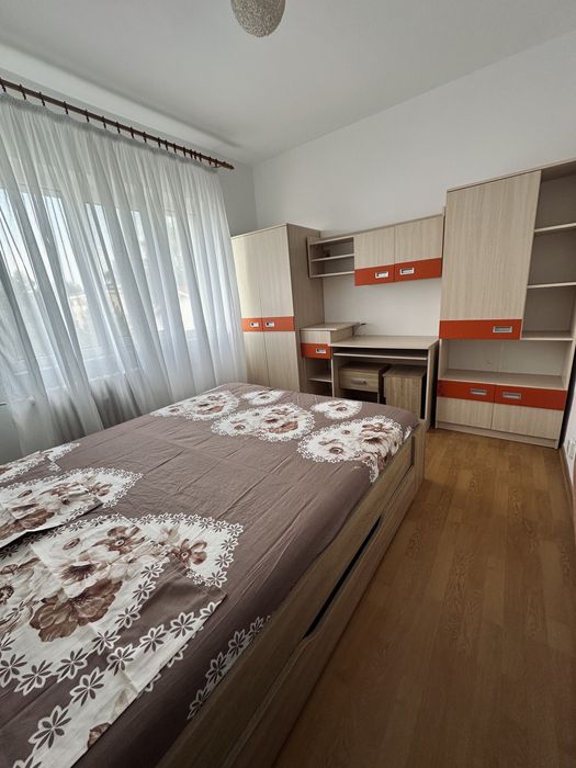 Inchiriez apartament