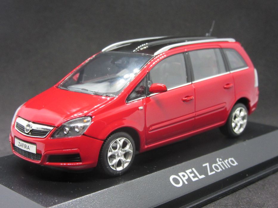 Macheta Opel Zafira B Minichamps 1:43