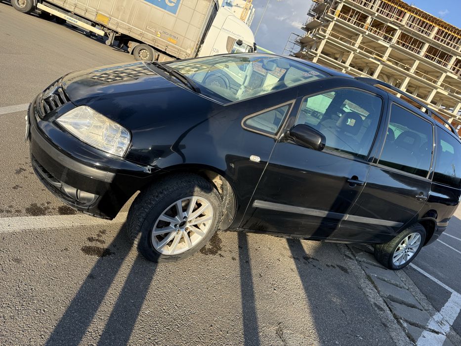 Vand VW Sharan TDI, 7 locuri ,fabricat in 2002,