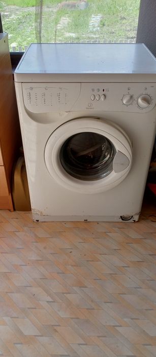 Продам стиральную машинку, заменены подшипники барабана. Индезит