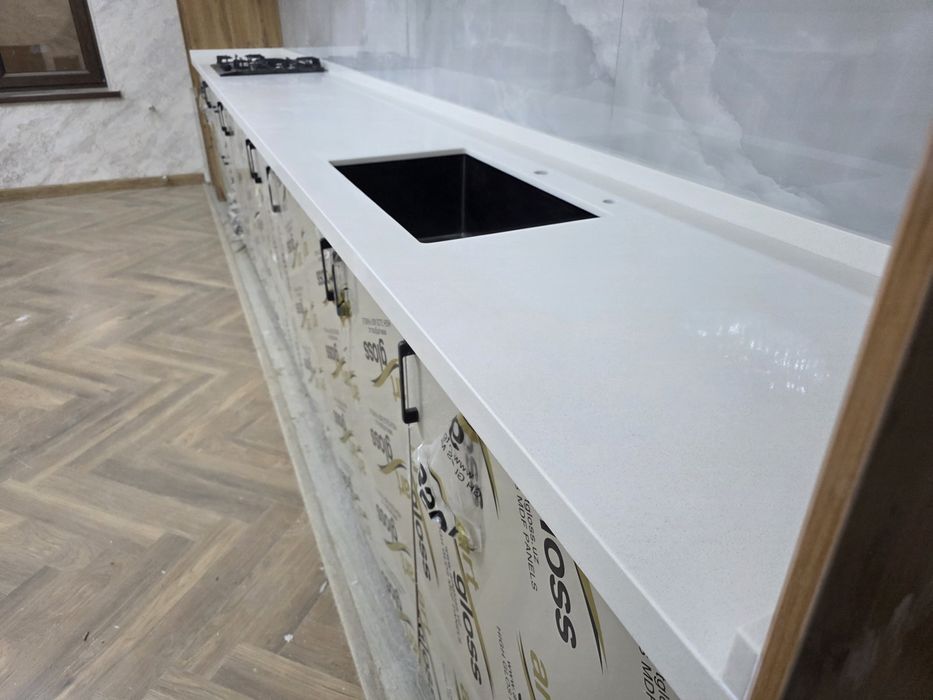 Столешницы и кварцевый и акриловый камен
