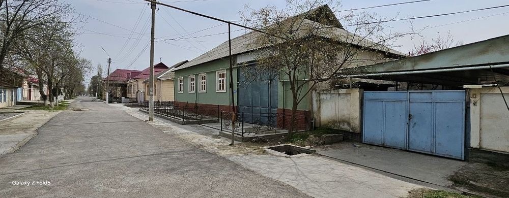 Xovli uy sotiladi 1 mavzeda