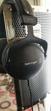 Студийни слушалки behringer BH 770