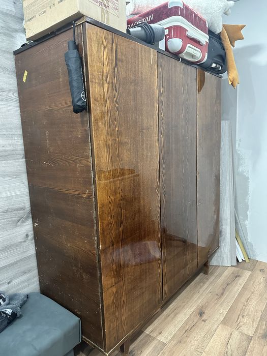 Отдам даром мебель район ДКМ