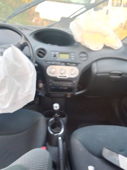 Toyota Yaris на части