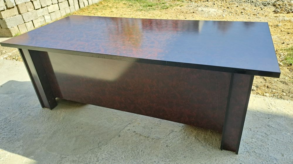 Стол сотилади янги.