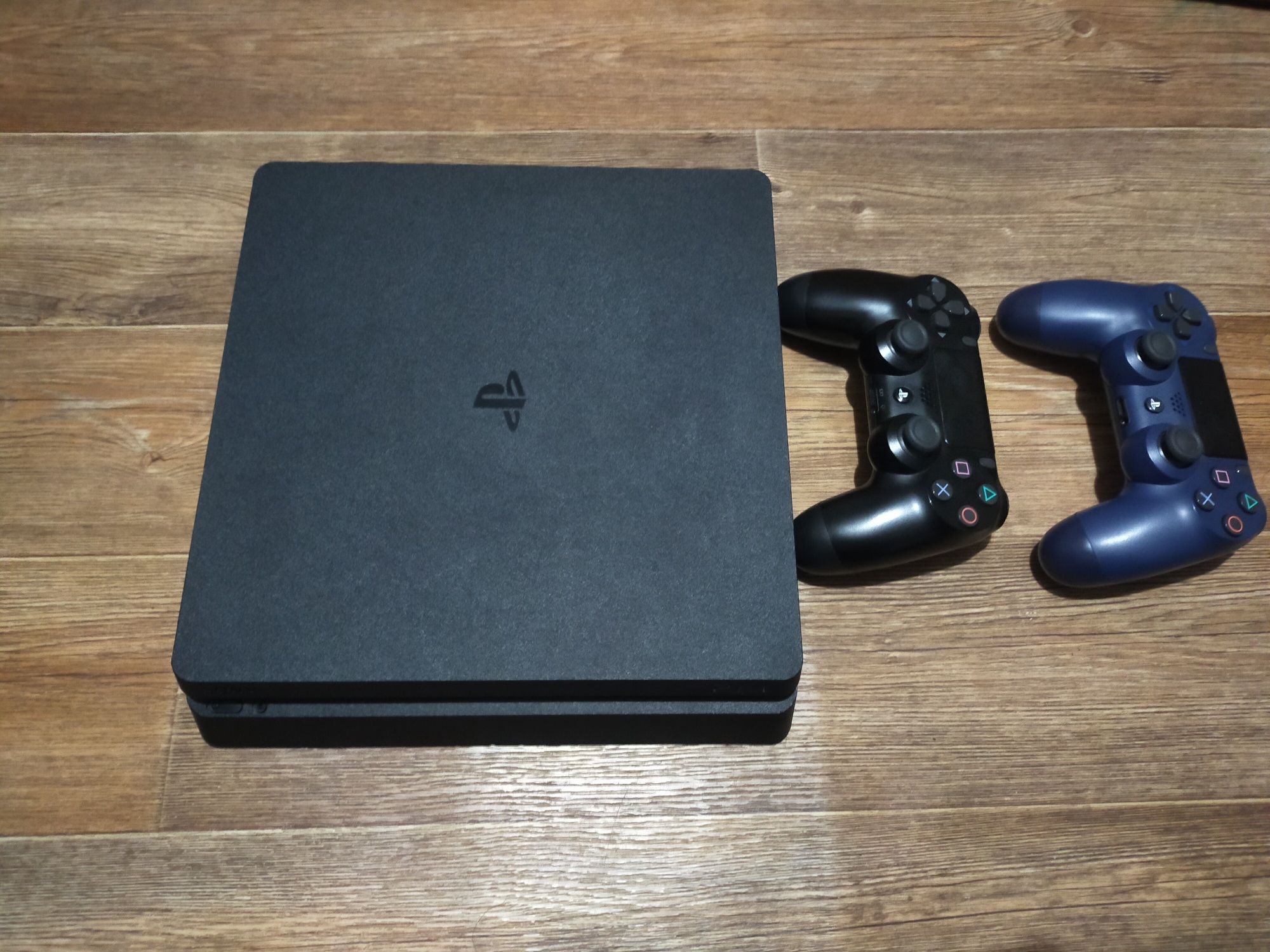 Продам Ps 4 Slim 1tb