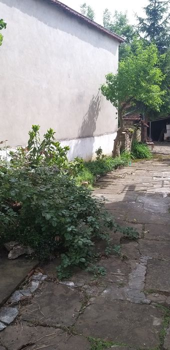 Продавам  двуетажна къща