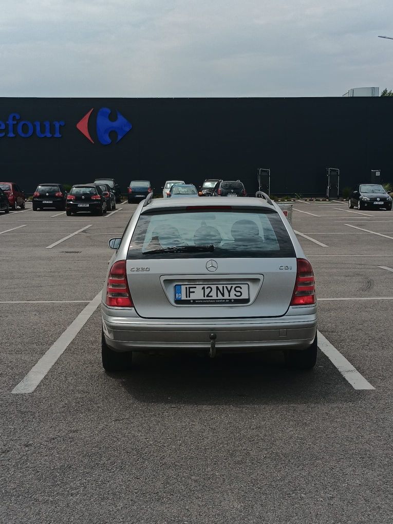 Vând mercedes C220