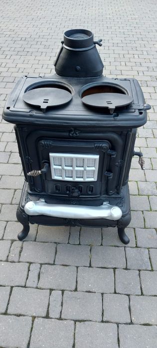 Soba pe lemn din fonta, design antic, impecabilă!