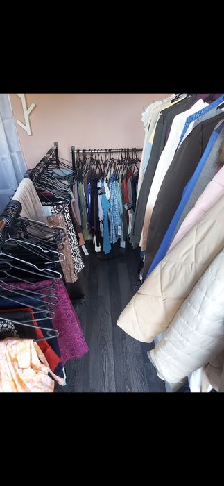 Нови дрехи с етикети на едро