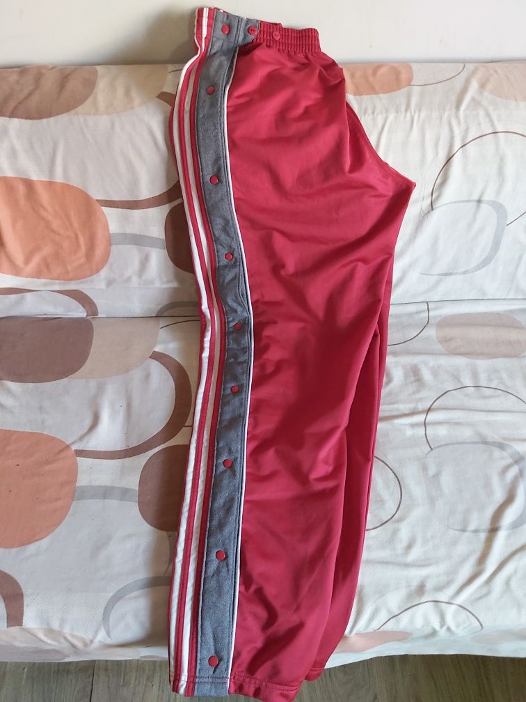 Vând pantaloni ADIDAS.marime xxl.pentru cunoscători.