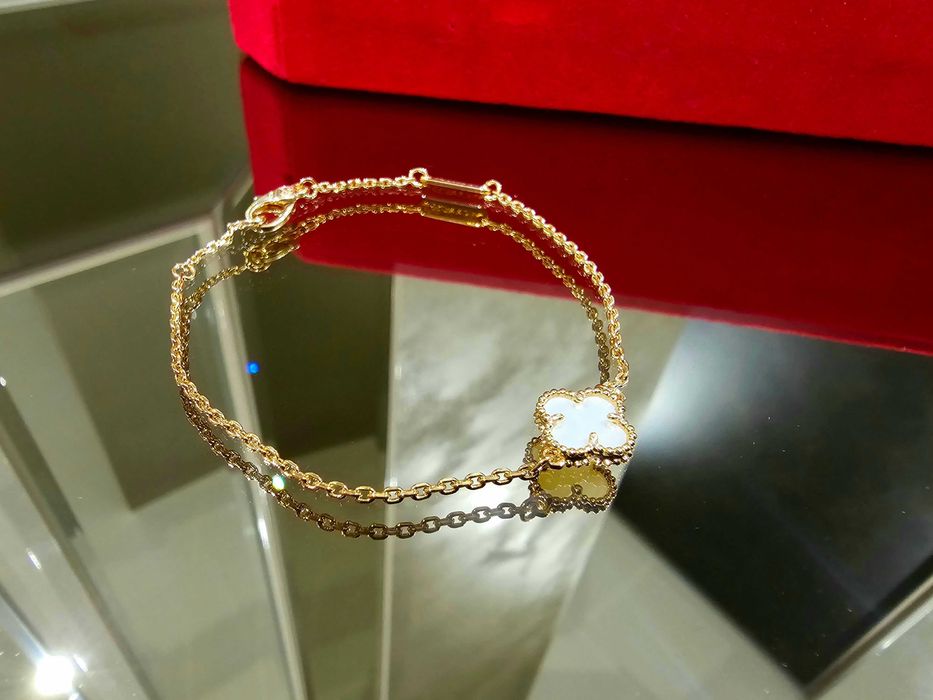 Van Cleef & Arpels VCA Rose Mother Sweet Alhambra Clover Дамска Гривна