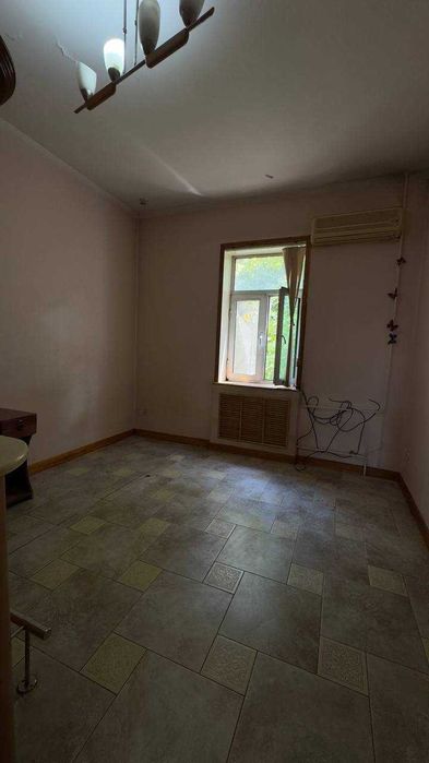 Срочно продаётся 2 комнатная квартира рядом с беш козон. Зур локация.