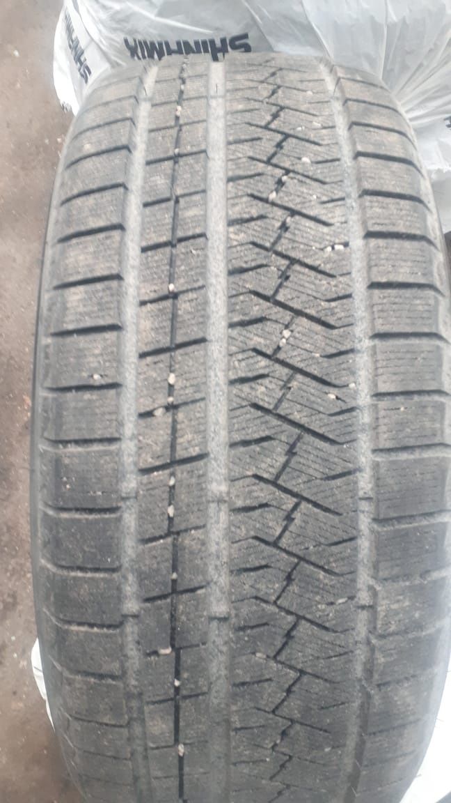 Шины 275/50R20 с автомашины Range Rover