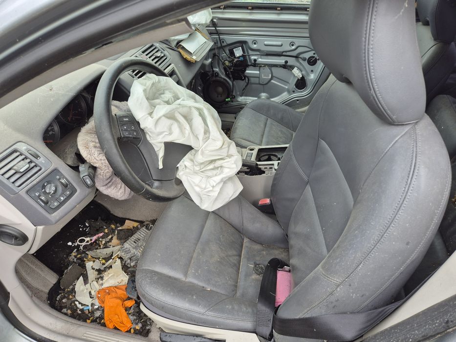 Dezmembrez volvo v50