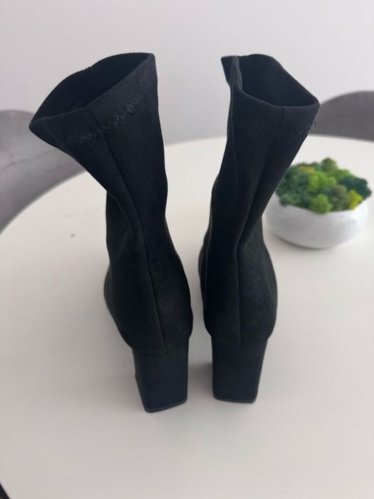 Нови Велурени боти номер 39