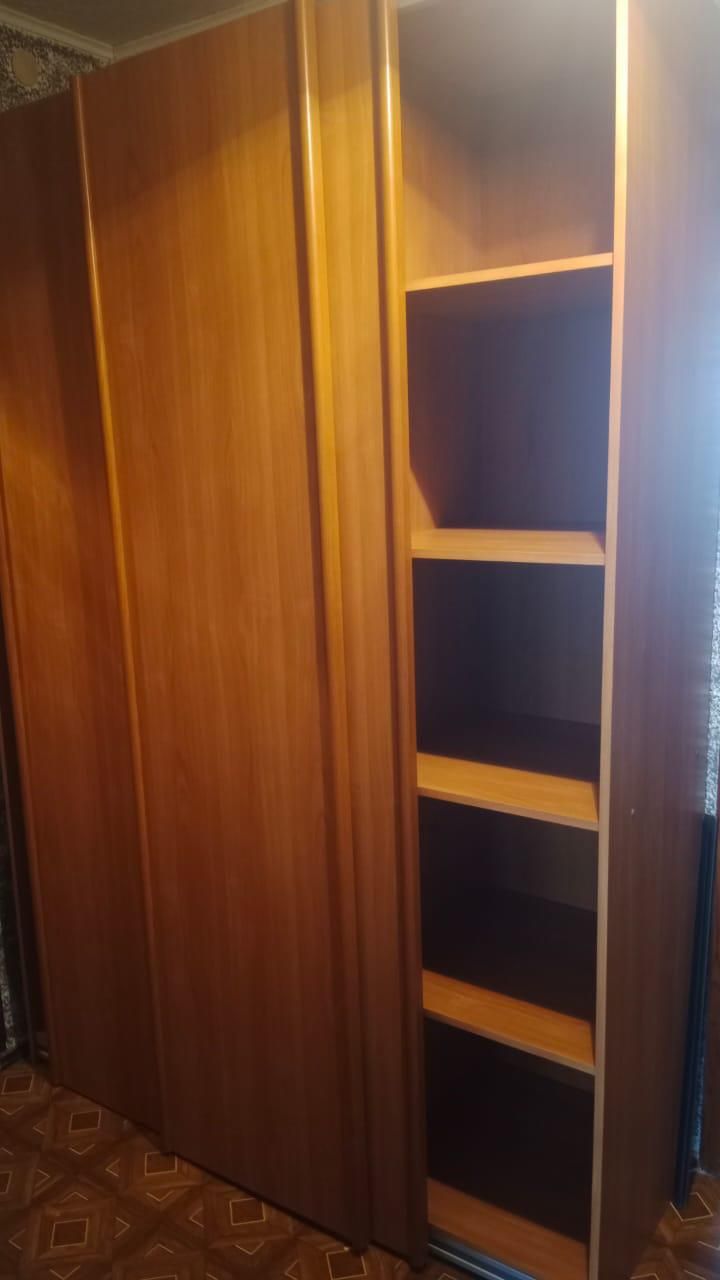 Продам прихожую и диван