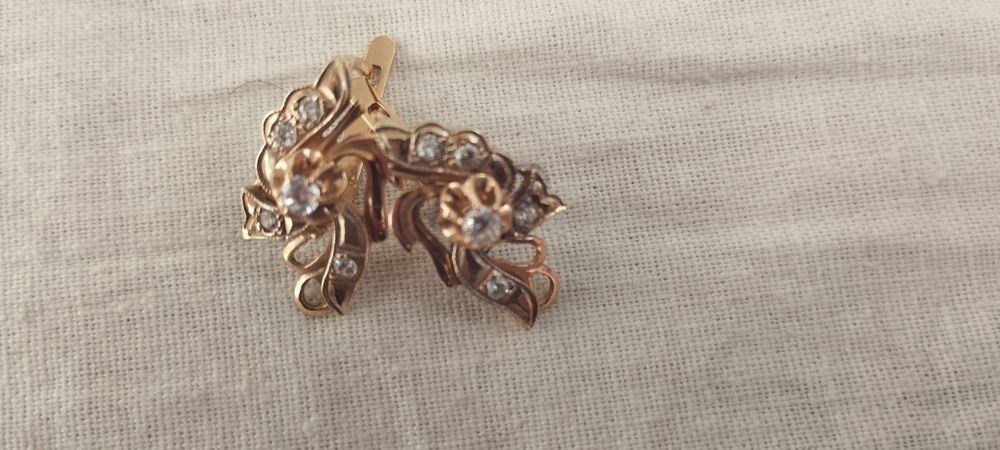 Золотая серги...