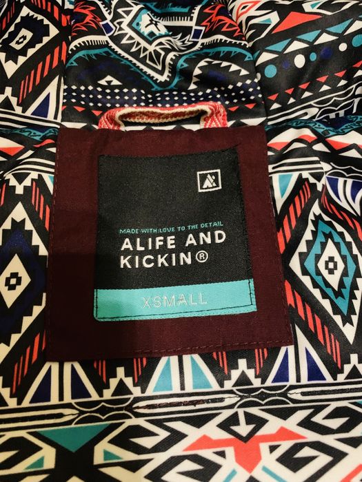 Планинско яке Alife and kuckin с цветна подлата.. Раз