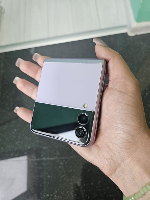 Sumsung z flip 3 За Части неработеща батерия