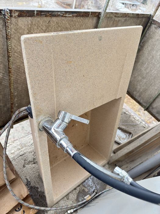 Продам б/у каменную кухонную мойку 86х50 см