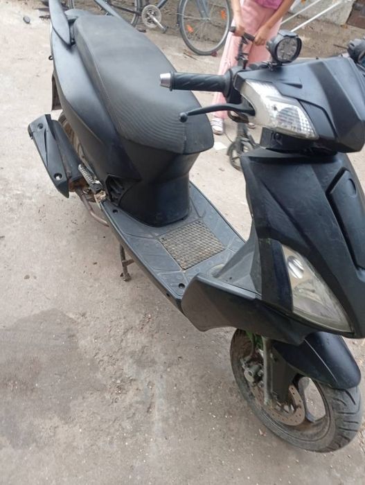 Vând scuter sau schimb cu cross 125cc 4T