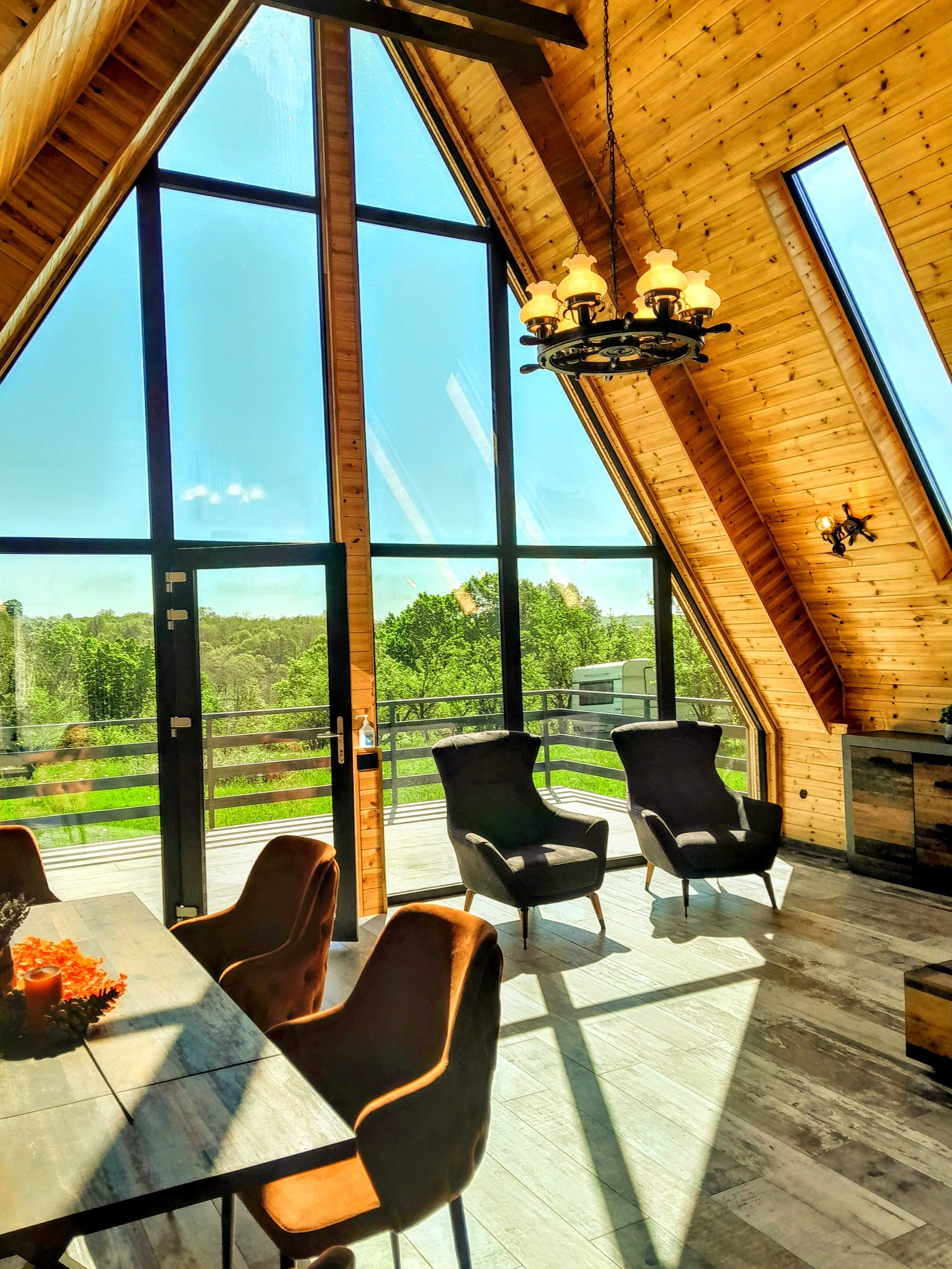 Vând casă de vacanță exclusivistă, A-frame, de lux, stil scandinav.