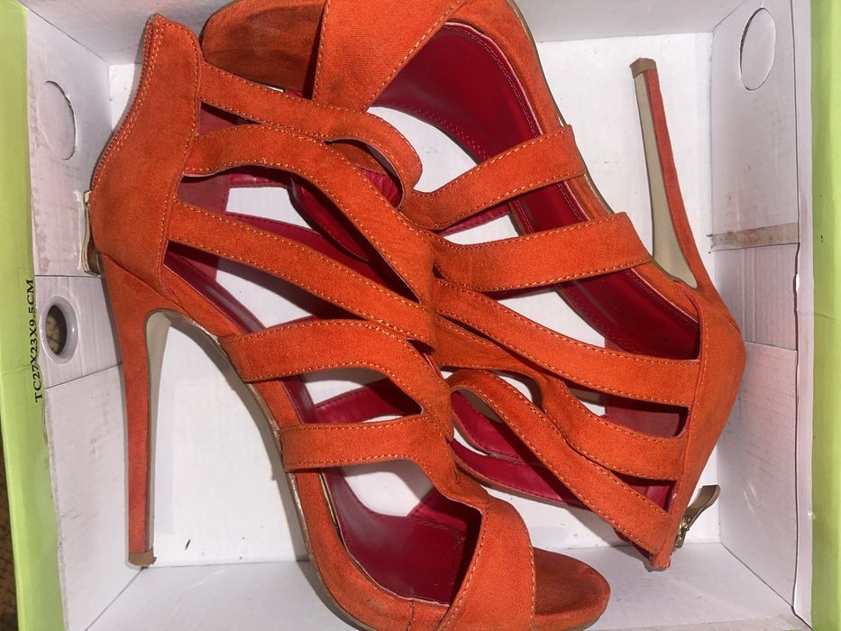 Дамски сандали на ток с чанта