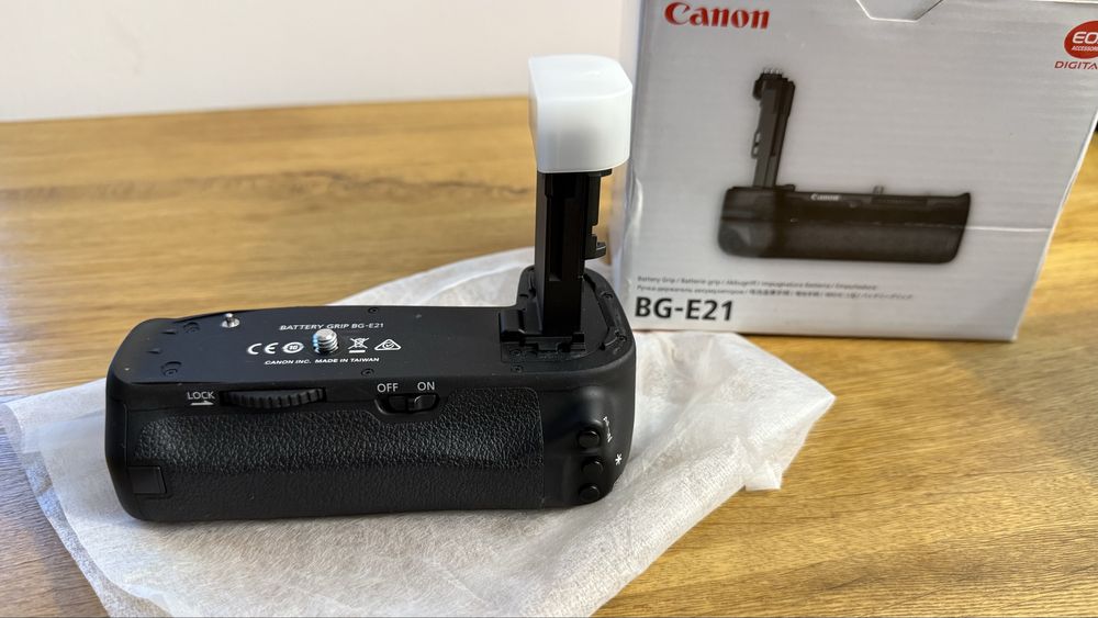 Grip cu baterie externa Canon BG-E21