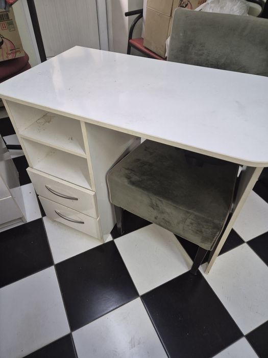 Мебель для салона почти даром