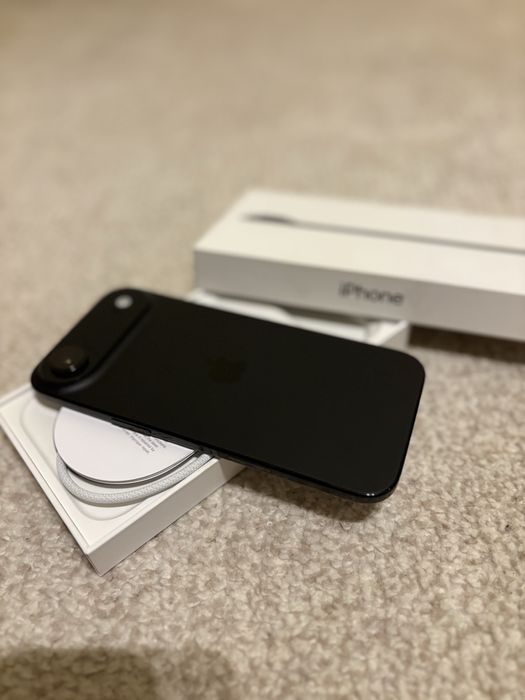 Vand iPhone 17 Air nou Black 256 gb ,neverlocked , NOU 10/10
