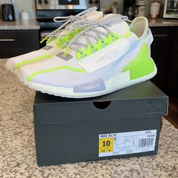 Оригинални маратонки * ADIDAS NMD _R1 V2 * 2 модела * EU45 1/3