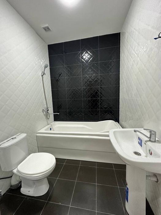 Срочна 4 хонали 2,5 сотихга курилган таййор янги уй сотилади.