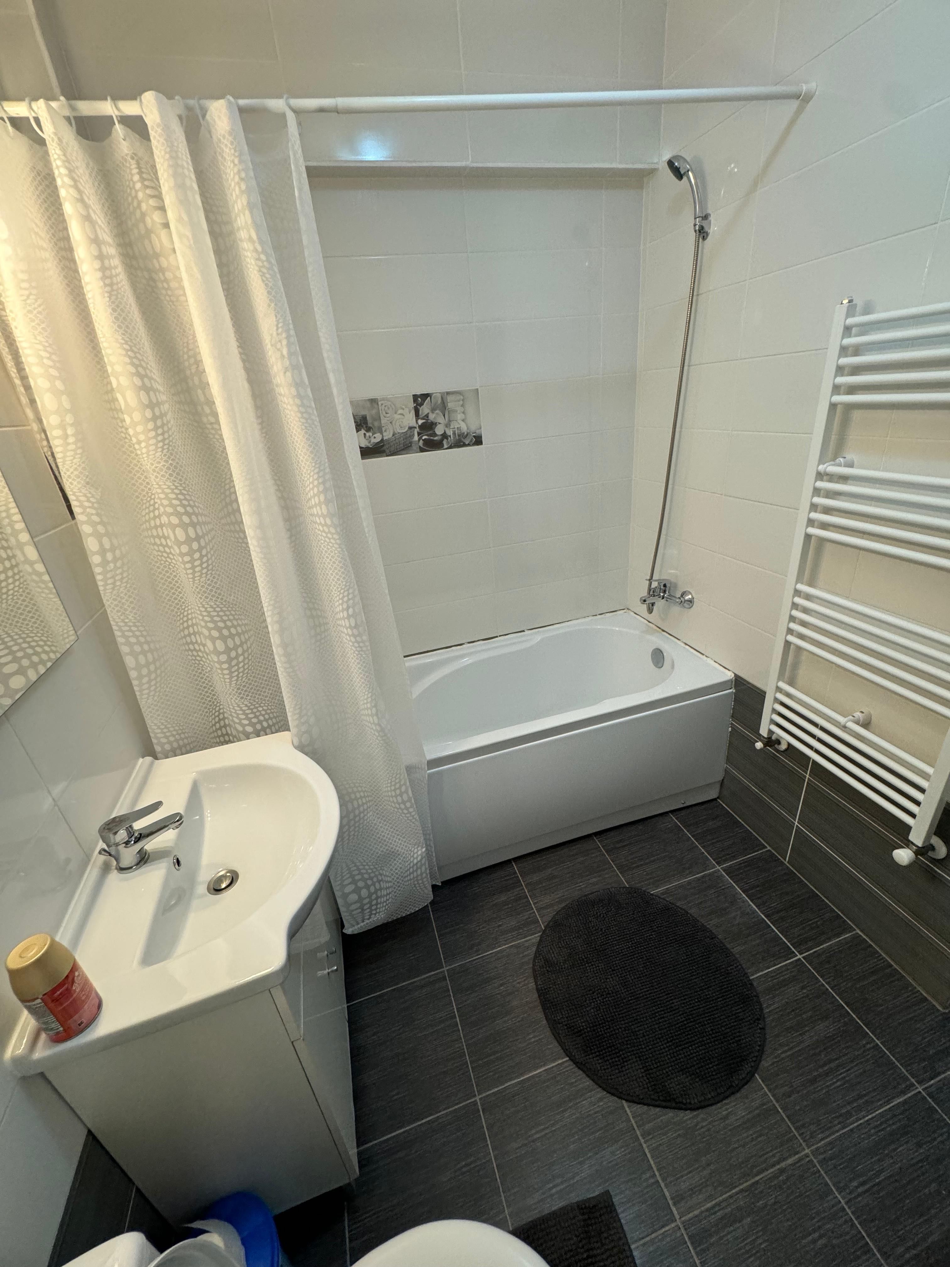 Inchiriez apartament cu o camera 350€/luna
