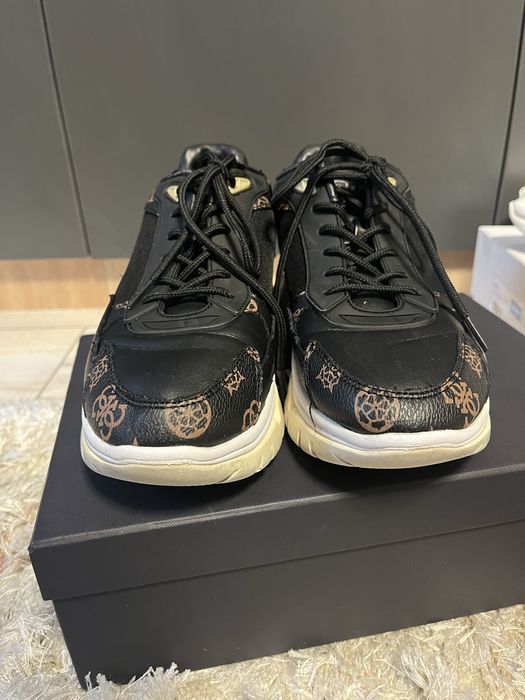 Обувки Guess 39 номер