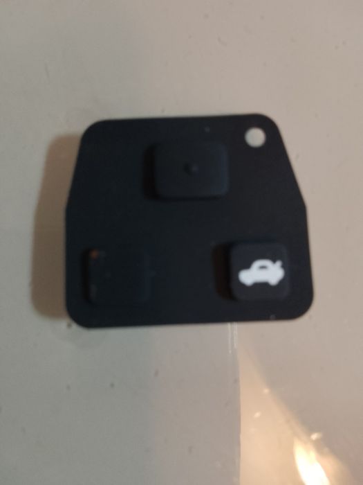 Бутони за ключ за Тойота Авенсис