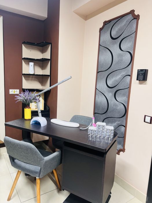 Inchiriez camera gene 1 post frizerie-coafura+1 post manichiura