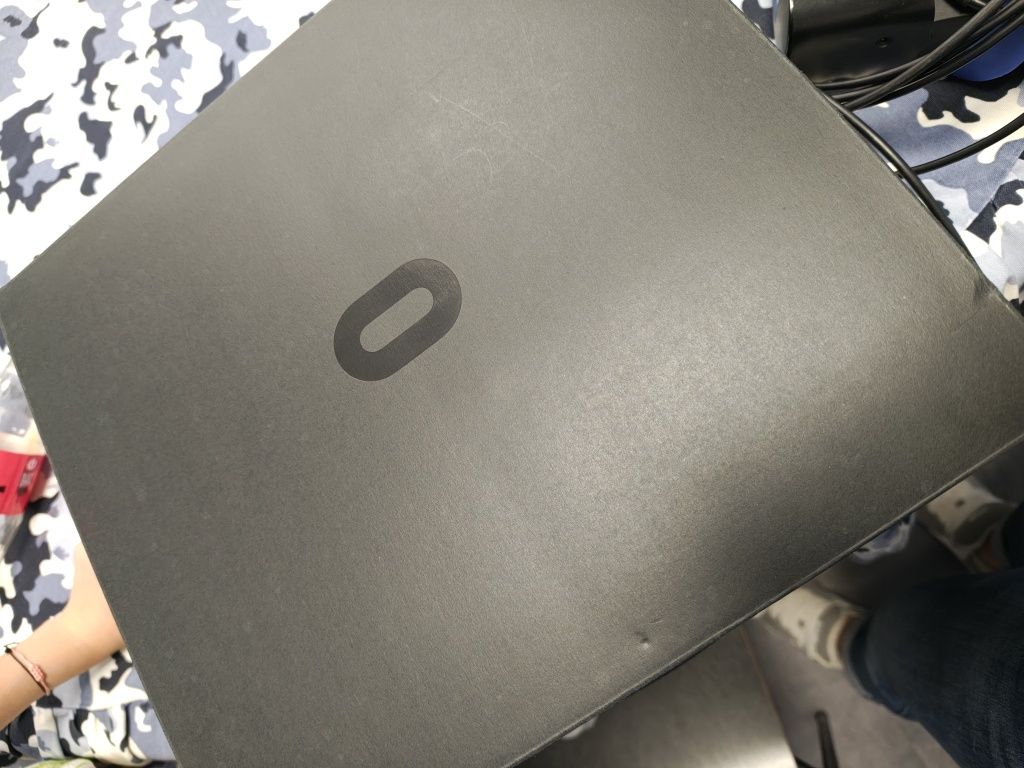 Oculus Rift S - 6 хедсета