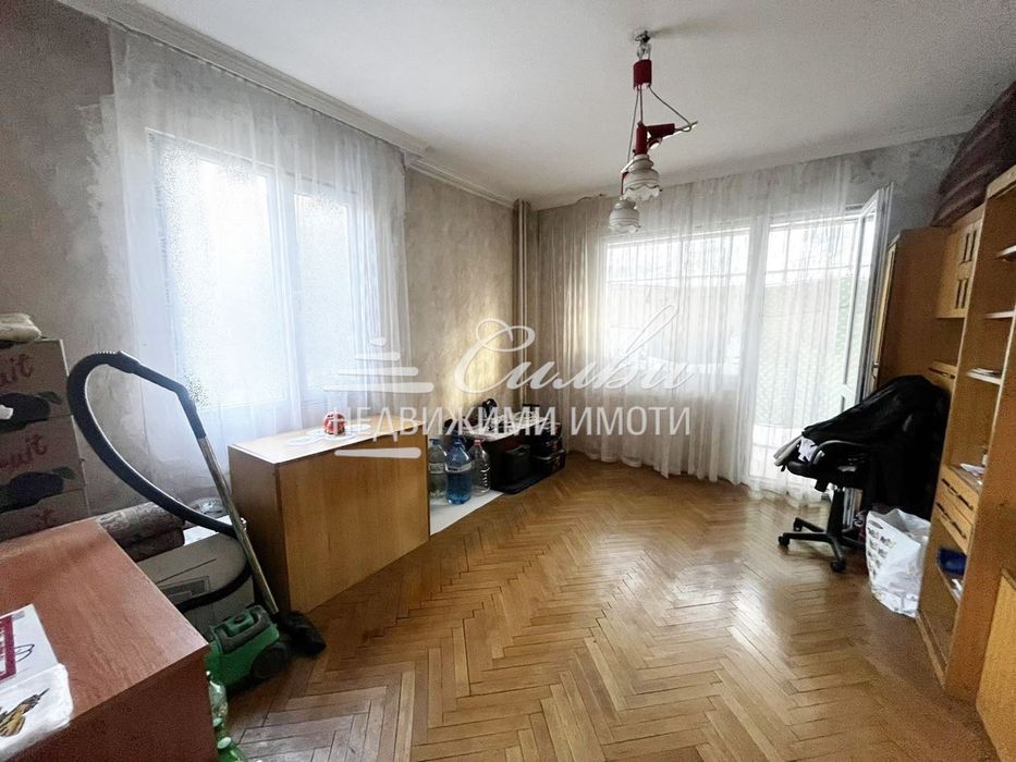 Четиристаен апартамент - кв. Пети полк!