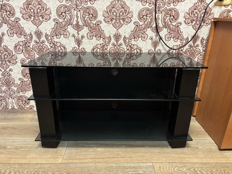 Продам стеклянную тумбочку