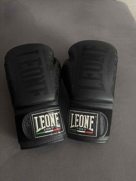 Боксови ръкавици LEONE