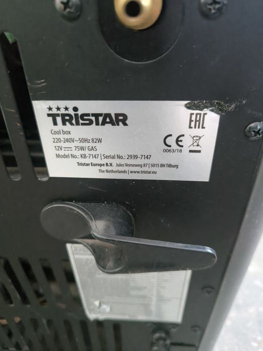 Хладилник на 12 v 220v газ