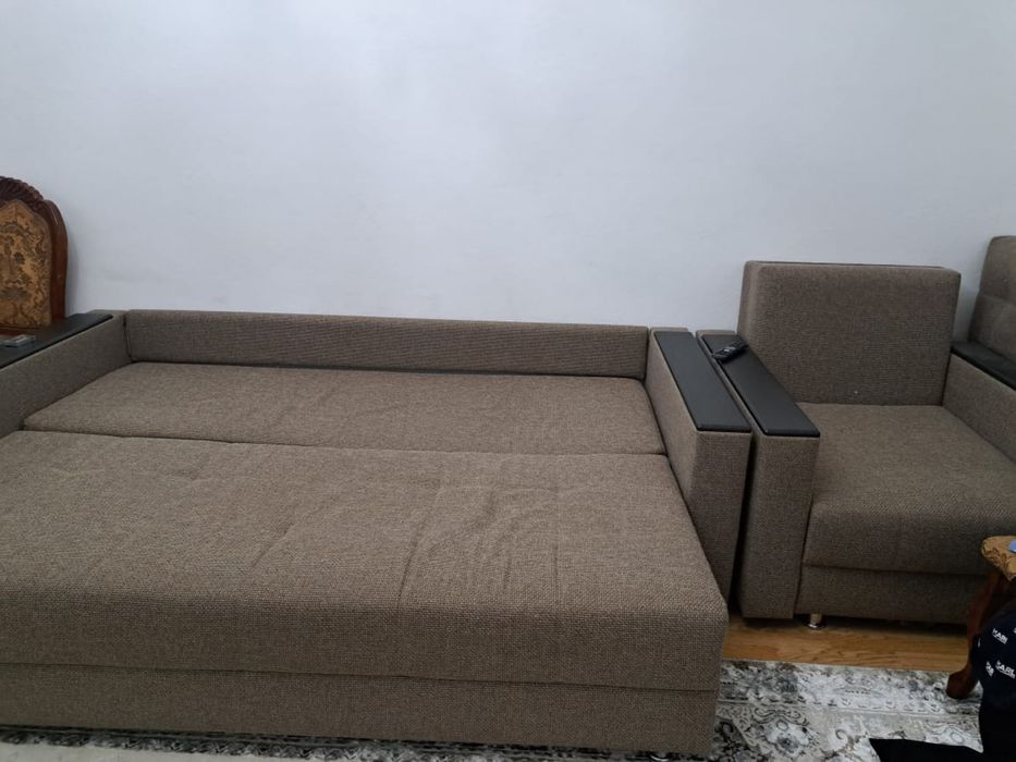 Диван с креслом