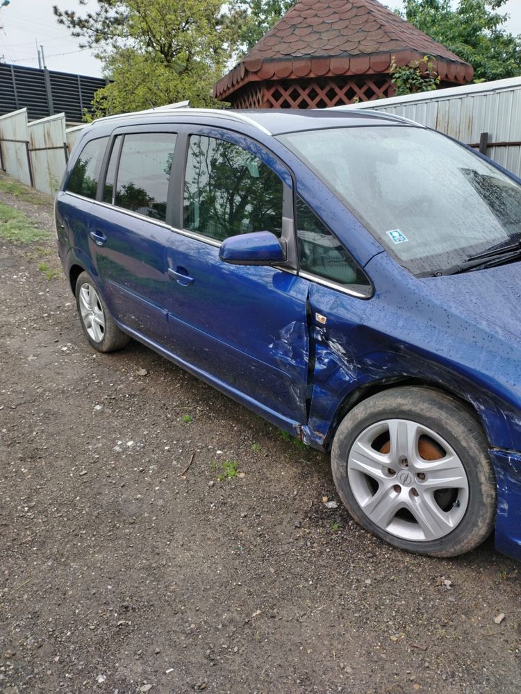 Vand opel zafira avariat