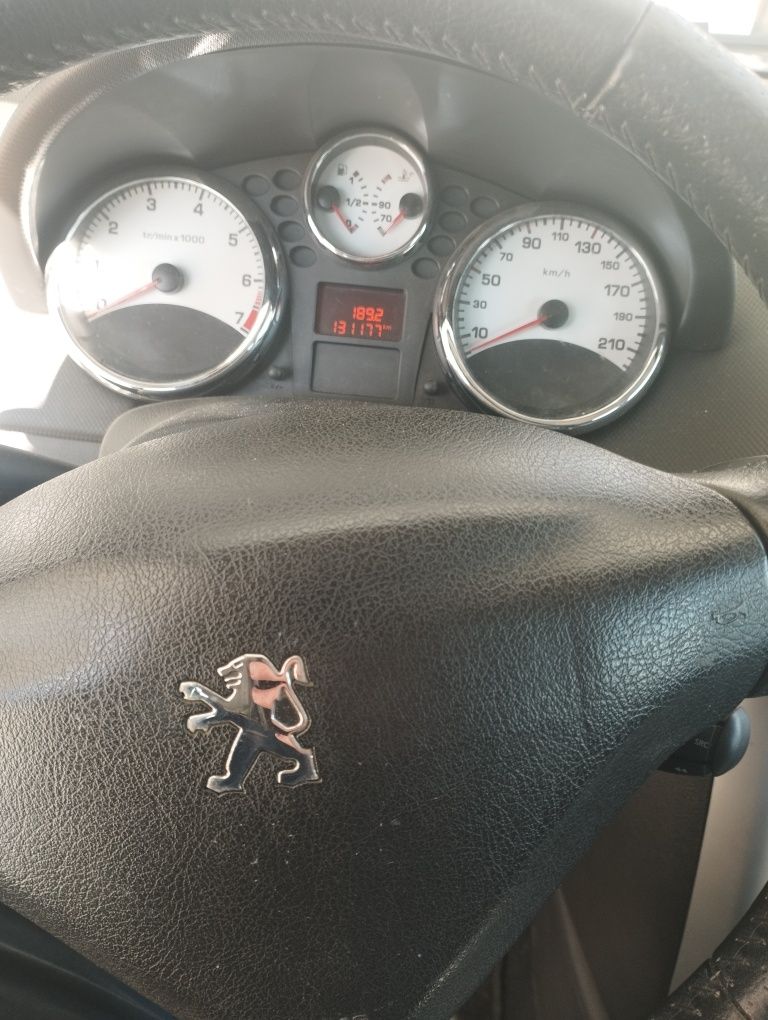 Vând Peugeot 207 SW