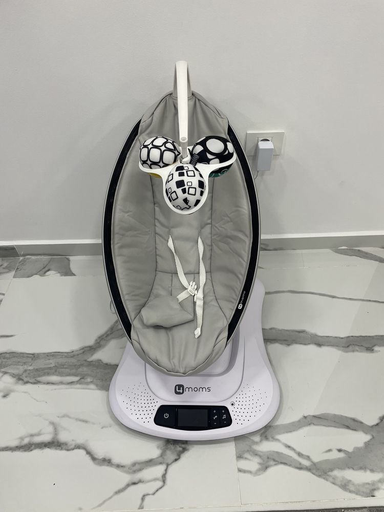 Fotoliu Balansoar Bebelusi 4MOMS MamaRoo 4.0 Classic Gri