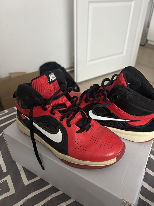 Nike adidasi sport baschet